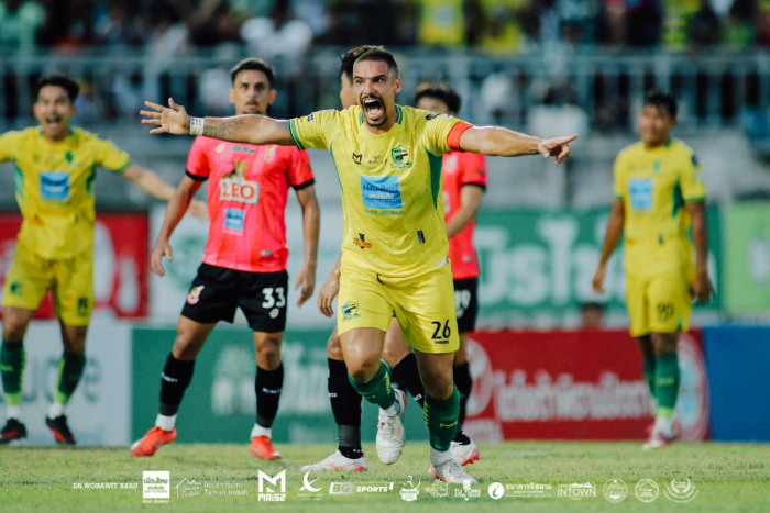 Marlon Silva celebrating