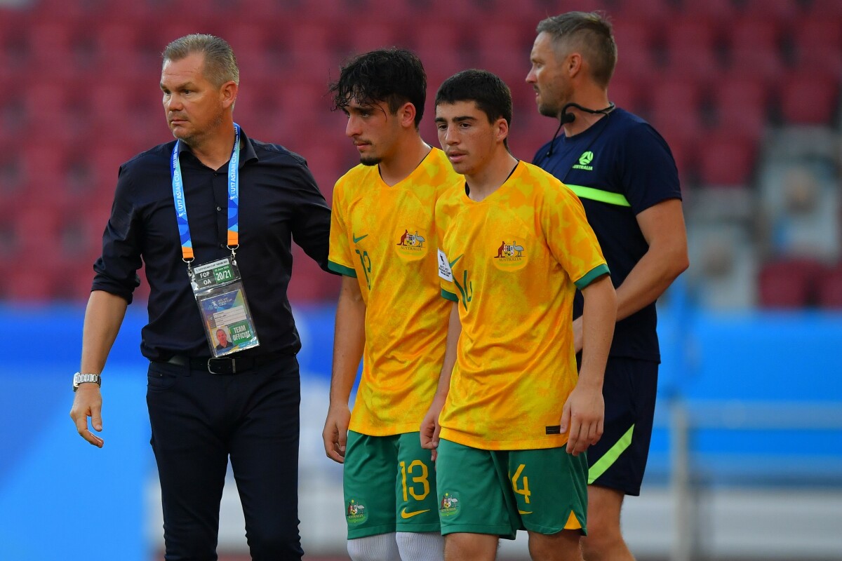 Brad Maloney coaching Australia