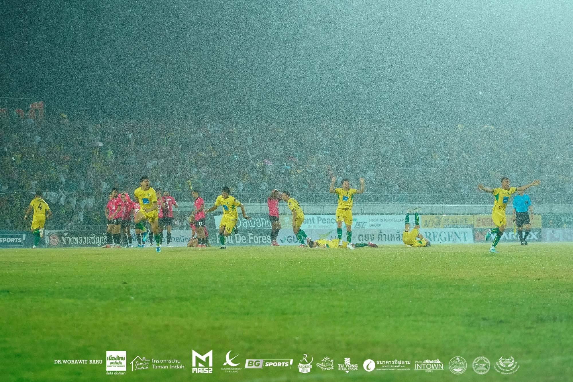 Pattani FC player celebrating