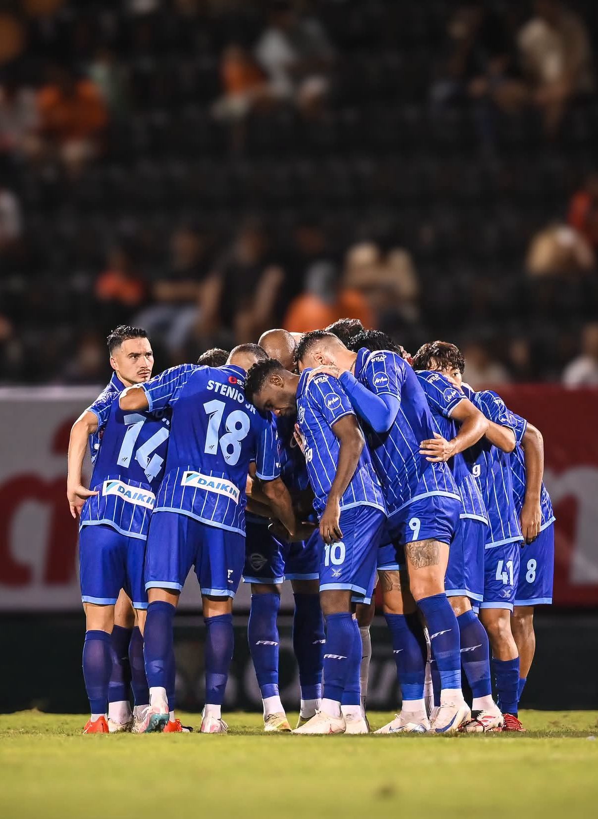 Chonburi players in action at Chiangrai United