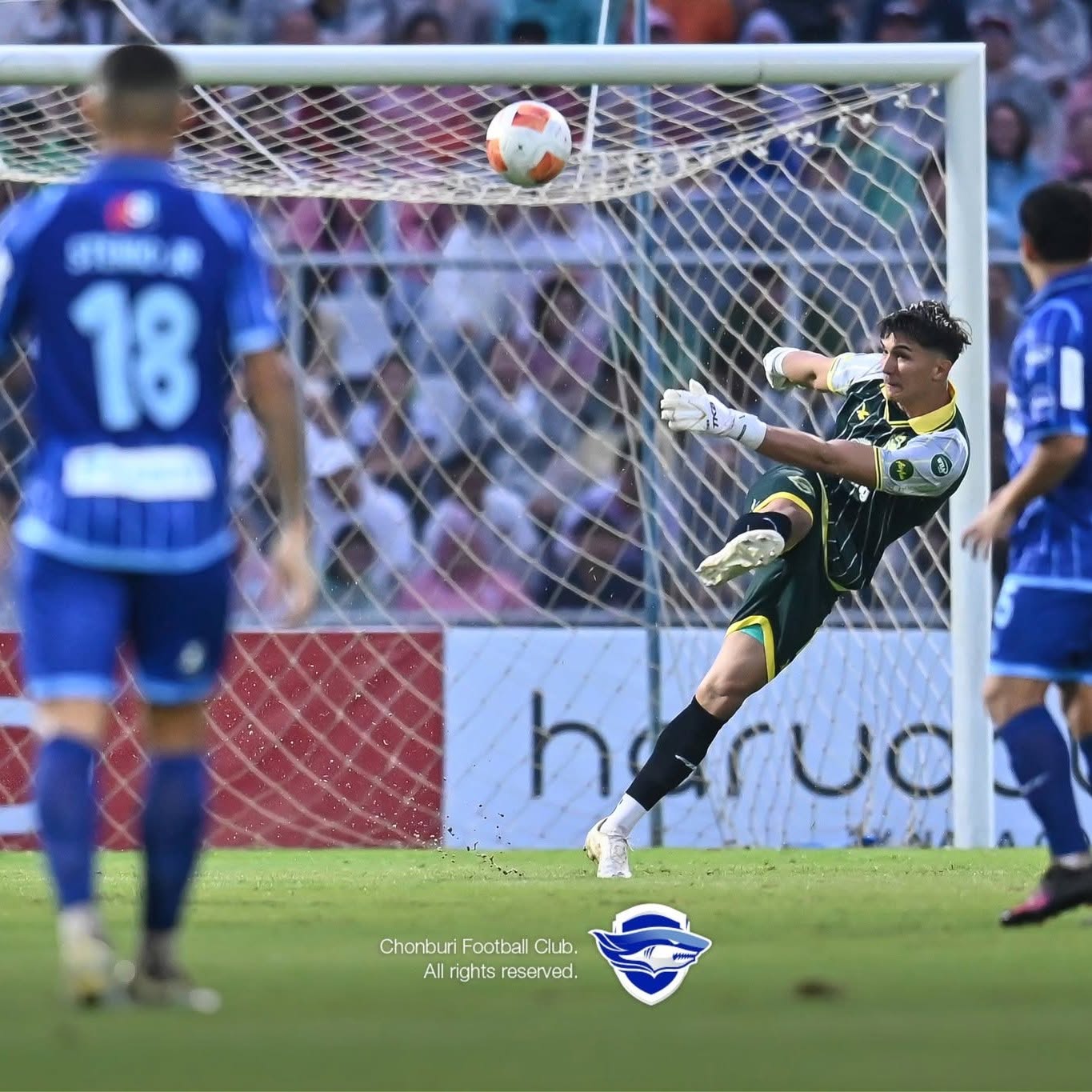 Chonburi players react during defeat to Buriram United