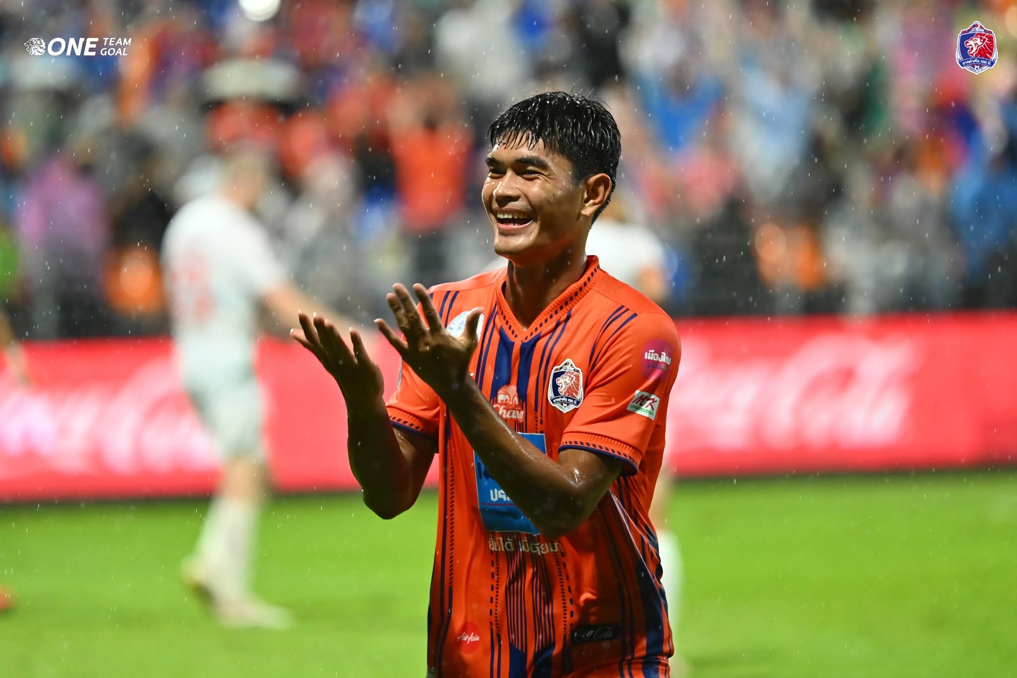 Port FC in action against Lamphun Warriors