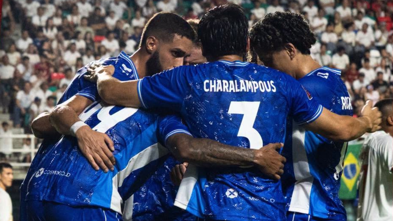 Uthai Thani players celebrate at Lamphun Warriors