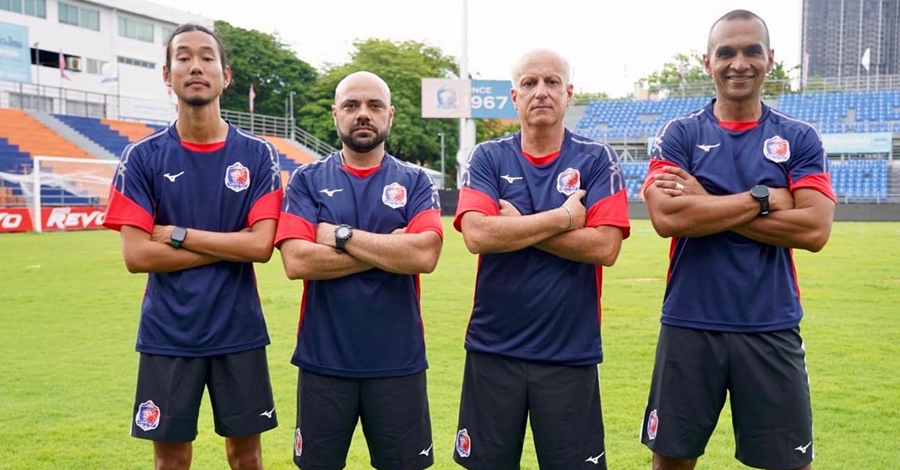Alexandre Gama with his coaching staff at Port