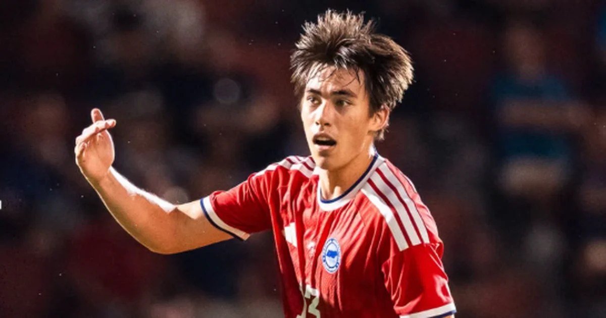 Harhys Stewart in Singapore's red kit gesturing after scoring against Thailand at the Rajamangala Stadium