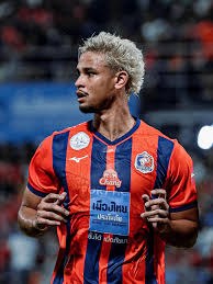 Irfan Fandi in Port's orange and blue striped kit during a Thai League 1 match