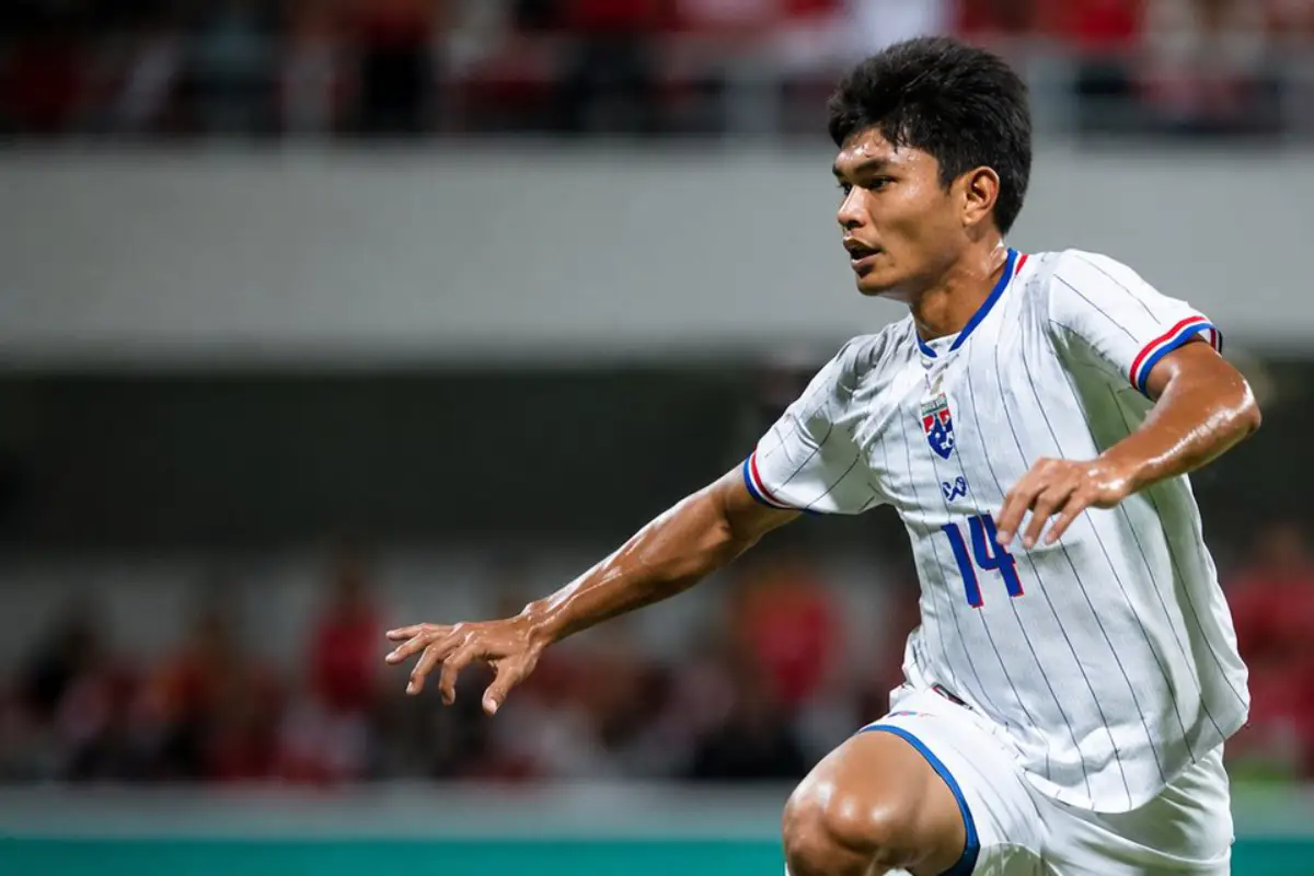 Teerasak Poeiphimai in action for Thailand