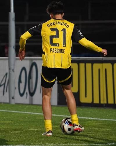 Felix Paschke, number 21, on the ball for Borussia Dortmund's U23 side