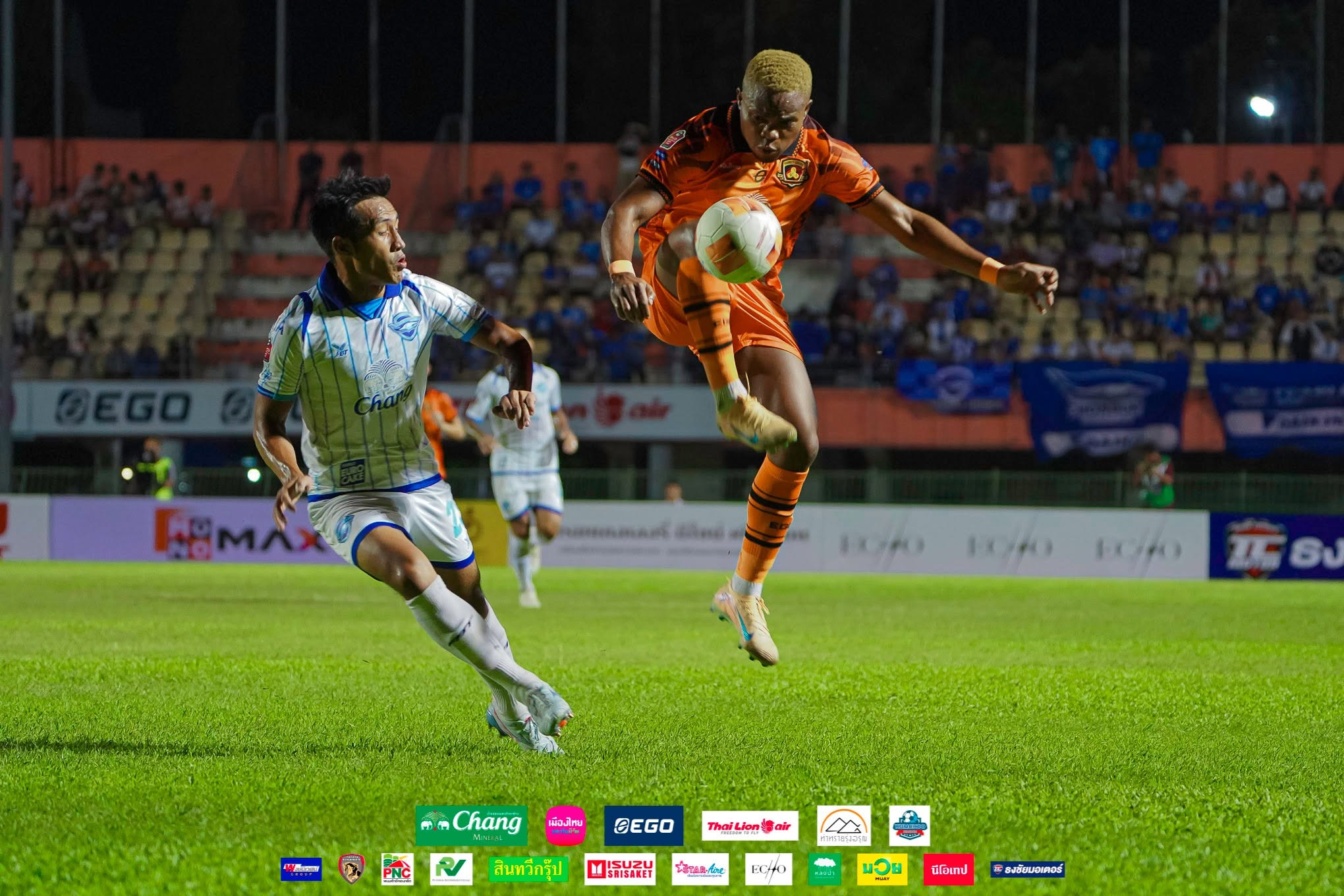 Sisaket United against Chonburi