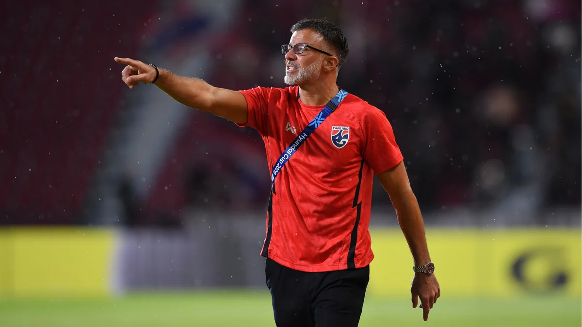 Anthony Hudson, Thailand head coach, directing from the touchline